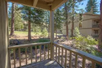 Kingswood Cornerview 4 Bedroom Home by RedAwning - parking