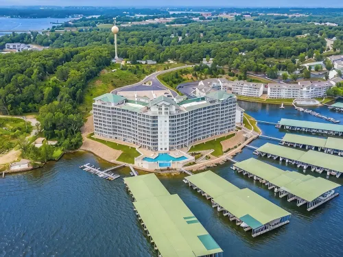 Perfect Location! Newly Remodeled- 2021 Condo right in the heart of Osage Beach