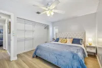 Heated Pool. 3-bedroom house 6.5 miles to honeymoon Island
