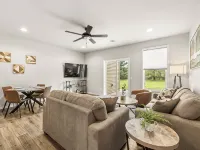 Charming 3-bedroom townhome with a backyard, WiFi and AC in delightful Plover WI Hotels in Plover