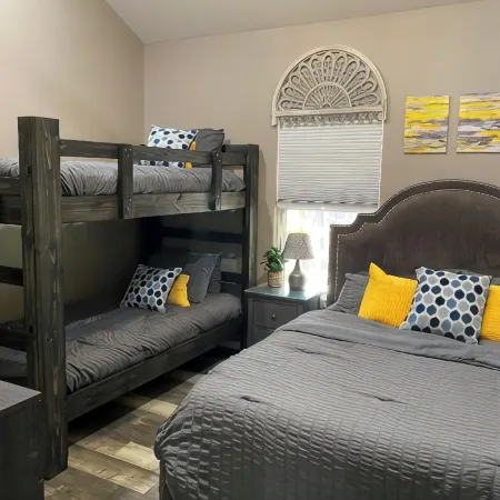 Cozy Cottage in Rayburn Country-Pet Friendly-King Suite/Pool Table! Sleeps 10