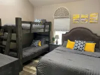 Cozy Cottage in Rayburn Country-Pet Friendly-King Suite/Pool Table! Sleeps 10