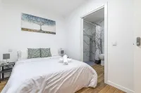 Ayz Luis Cabrera-Auto Check-in Property Hotels in Chamartin