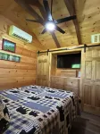 Cozy 1 Br Cabin 100 Feet from the Linville River Near Newland, NC. - Chalets