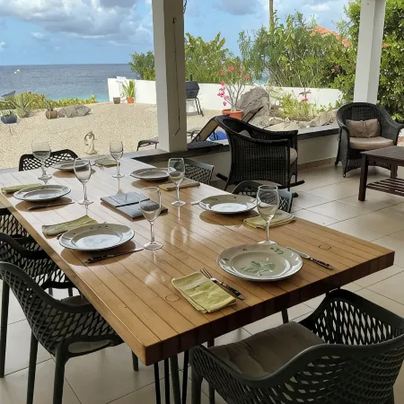 Beautiful oceanfront villa with beach and great house reef