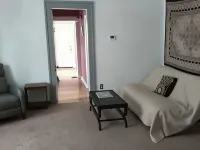 Cozy 2 bedroom in Highland Square, pets welcome! Hotels in Akron