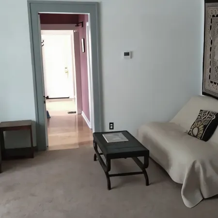 Cozy 2 bedroom in Highland Square, pets welcome!