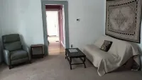 Cozy 2 bedroom in Highland Square, pets welcome!