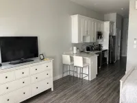 Ocean front Studio across from beach ハルのホテル