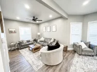 Midtown Oasis - Walkable to Blackstone - Within 5 Minutes of Downtown -Sleeps 12 - 방갈로
