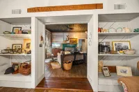 Historic 1890s Cottage: Walk to Historic Square, Beach, & Hiking Trail! - Kitchen
