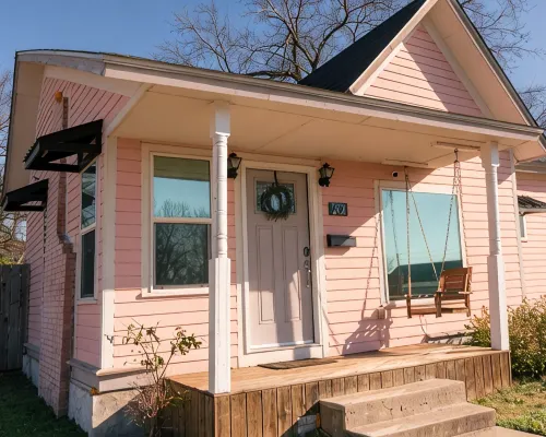 Charming 3-bedroom cottage with WiFi and AC in delightful downtown Guthrie Hotels in Guthrie