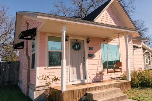 Charming 3-bedroom cottage with WiFi and AC in delightful downtown Guthrie - Wi-Fi