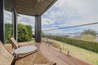 Benmore Hideaway  Cozy Room with Mini Kitchenette Hotels in 