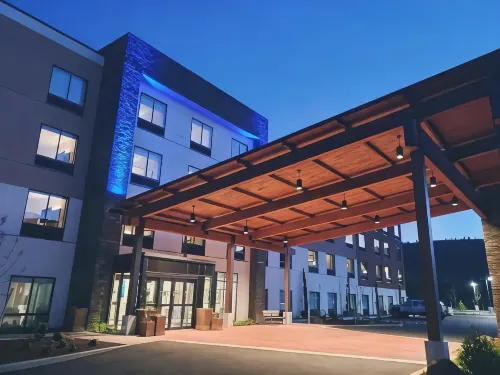 Holiday Inn Express & Suites THE DALLES by IHG