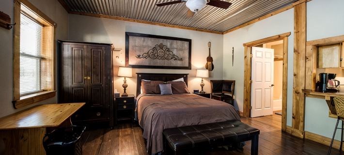Coyote Creek Cottage With Walking Trail, Firepit, Outdoor Activities, Games Hotels in Smith County