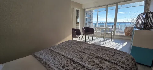 Joli Studio Avec Grand Balcon vue mer