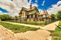 Spacious 7-Bedroom, 4 Bathroom House with WiFi and New Hvac in Wonderful Wichita - Bungalows