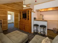 4 Bed + Loft, Gorgeous Kirkwood Condo