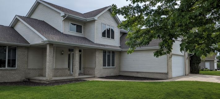 LARGE HOME 30 mi TO LAMBEAU FIELD GREEN BAY AND ONLY 25 mi to EAA OSHKOSH Hotels in Grand Chute