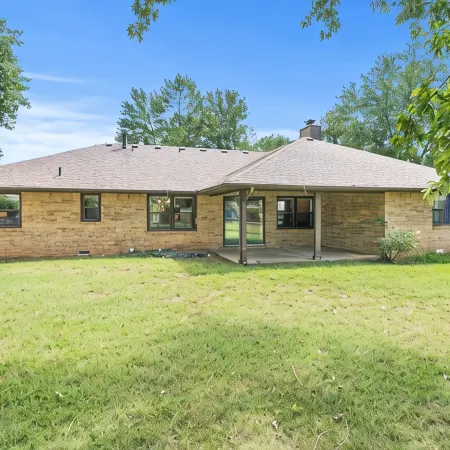 Stylish & Comfortable 4-bedroom Retreat in safe and quiet Southside Springfield