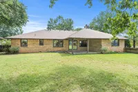 Stylish & Comfortable 4-bedroom Retreat in safe and quiet Southside Springfield