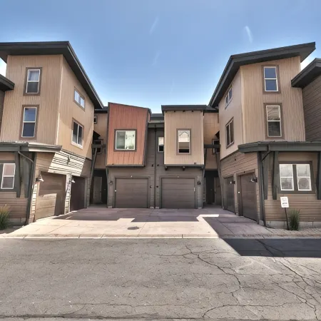 Luxury 2Br Park City Retreat with Mountain & Preserve Views & Saltwater Hot Tub