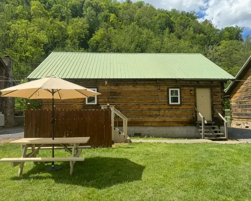 Charming 3-Bedroom 5 Bed Hottub Cabin WiFi in Scenic Seneca Rocks West Virginia ペンドルトンのホテル