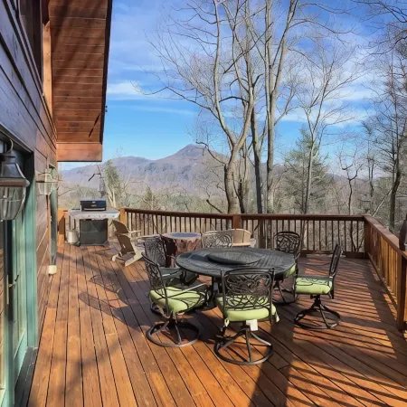Charming Mountain View Cabin, Rumbling Bald, Lake Lure