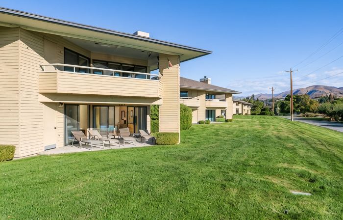 Wapato Point Halmalka Condo 512B Sleeps 8 by Outdoor Pool, Sandy Beach Amenities