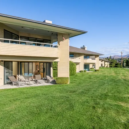 Wapato Point Halmalka Condo 512B Sleeps 8 by Outdoor Pool, Sandy Beach Amenities