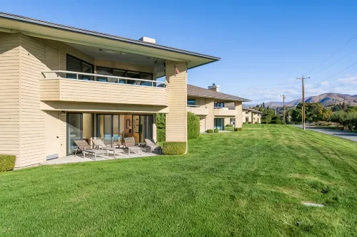 Wapato Point Halmalka Condo 512B Sleeps 8 by Outdoor Pool, Sandy Beach Amenities - Boutique