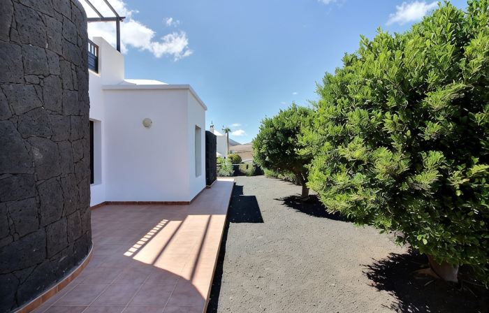 Luxury villa with private heated pool, WIFI, views of the sea and volcanoes