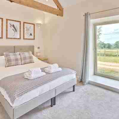 Luxury 3-Bed Cotswolds Barn for Families & Friends Rooms