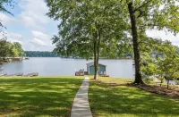 Our Happy Place with a view on Lake Sinclair - 3-Star