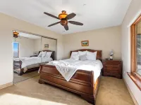Breathtaking retreat in the wine country on the ranch with goats you can pet! 포웨이 호텔
