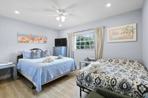 NEW BEACH LISTING, Walk-Beach, Surfing, Scuba, Close-Dining, Wi-Fi - 2-Star
