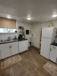 Lofted Urban Farmhouse Cottage Near Downtown Nampa, NNU, and Idaho Center Arena - ห้องครัว