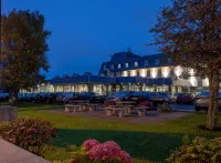 Flannery's Hotel - parking
