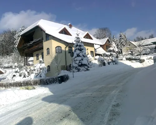 House in the UNESCO Biosphere Reserve VESSERTAL 700 m asl for 1-12 people, 154 sqm Hotels in Suhl
