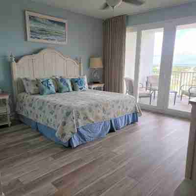 Lake Front-Private Beach Access- Golf - all within walking distance Rooms