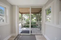 Beautifully renovated 2 Bedroom, 1st Floor apt -Greenport Village, Walk to town! - Wifi