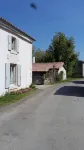 Character cottage for 6 people on the edge of the water in the Marais Poitevin