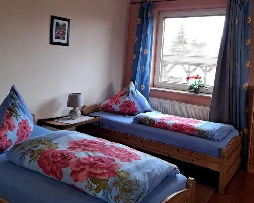 Vacation apartment for up to 8 people, 140 sqm, 2 WCs, directly on the L.Heide nature reserve Hotels in Bispingen