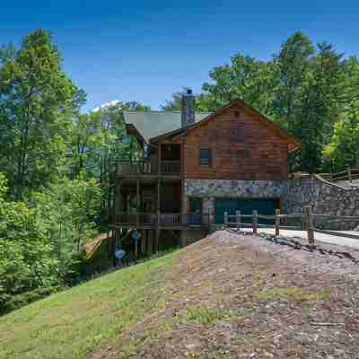 Breath Taking Log Mountain Lodge  inside Rumbling Bald Resort Hotel Exterior