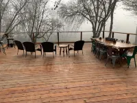 Beautiful Rustic Cabin and Bunkhouse on the Rogue River - 3-Star