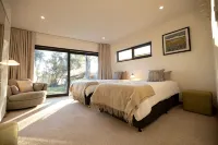 Lake Front Living New and Cosy Seperate Ground Floor Appartment - 4-Star