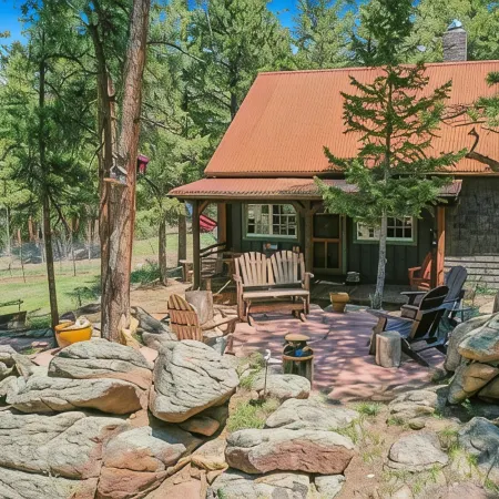 VIntage Cabin/1.5 Acres/Mountain Views
