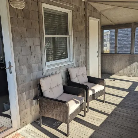 1 min walk to the Beach! In heart of Buxton- sleeps 6, pets welcome, W/D