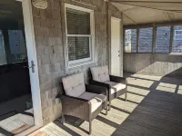 1 min walk to the Beach! In heart of Buxton- sleeps 6, pets welcome, W/D